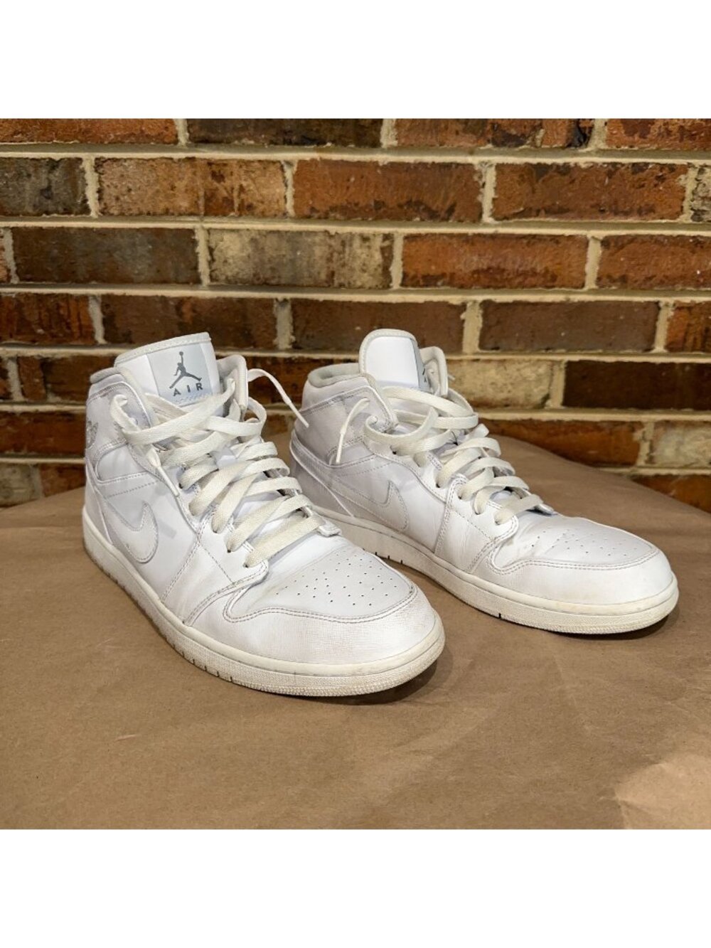 Nike Air Jordan 1 Mid Triple White Mens Size 12 Basketball Shoes 554724-100